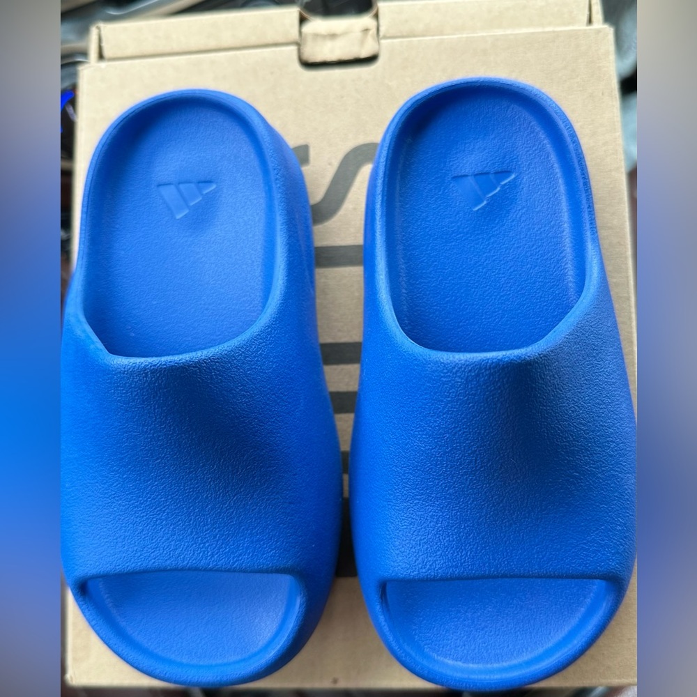 Yeezy Slides 💙🤩
